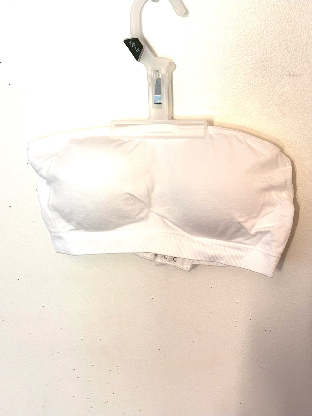 White Strapless Bandeau Bra - Women's Seamless Comfort. Size M. NWT.